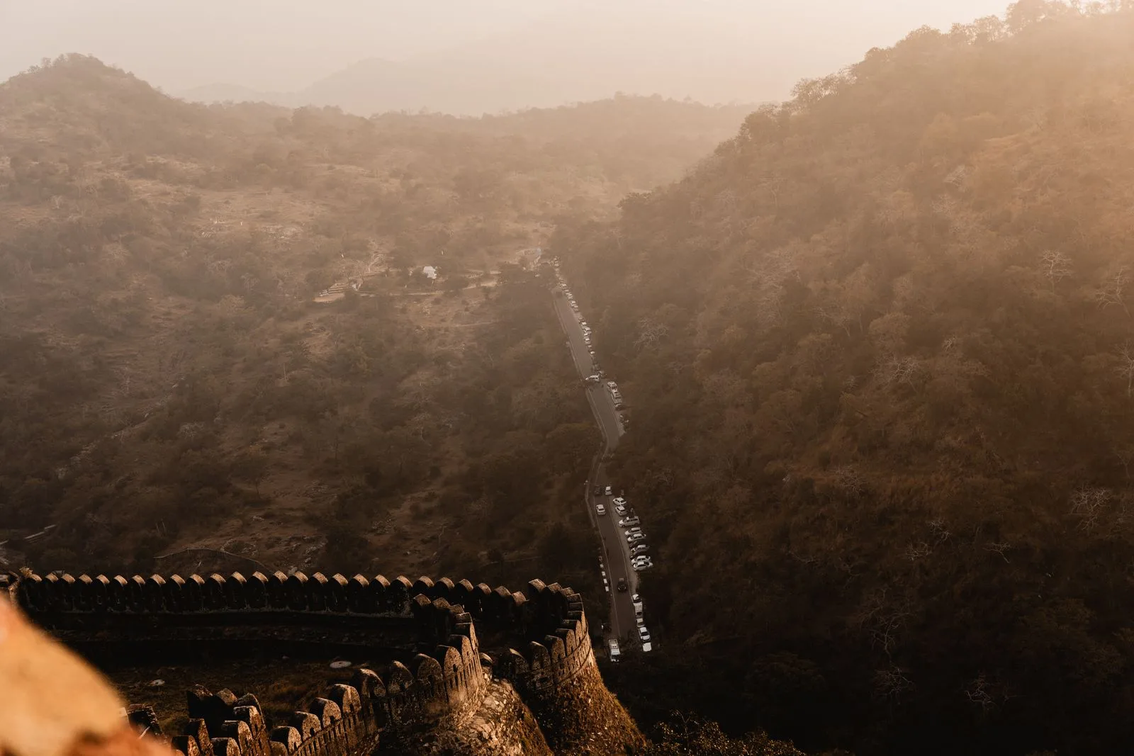 Kumbhalgarh Fort — the great serpentine wall running along the Aravalli ridge