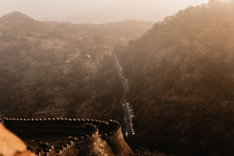 The great serpentine wall of Kumbhalgarh Fort, Rajasthan
